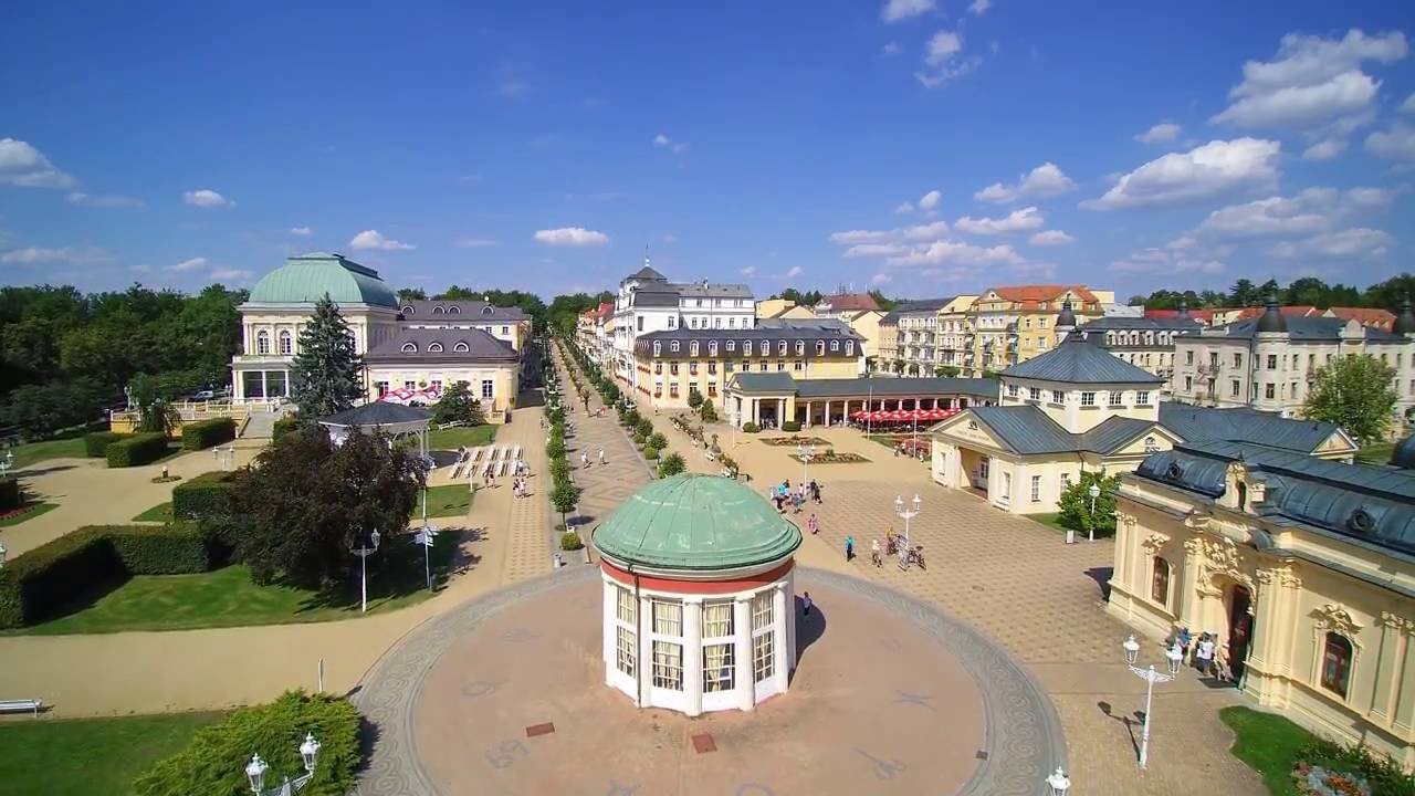 Kurort Franzensbad mit Torfschlamm und Kohlensaeurequellen fuer Frauenheilkunde in Tschechien