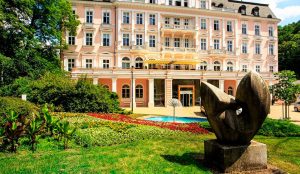 Teplice: Thermalquellen und Mineralbäder für Bewegungsapparat und Neurologie in Tschechien
